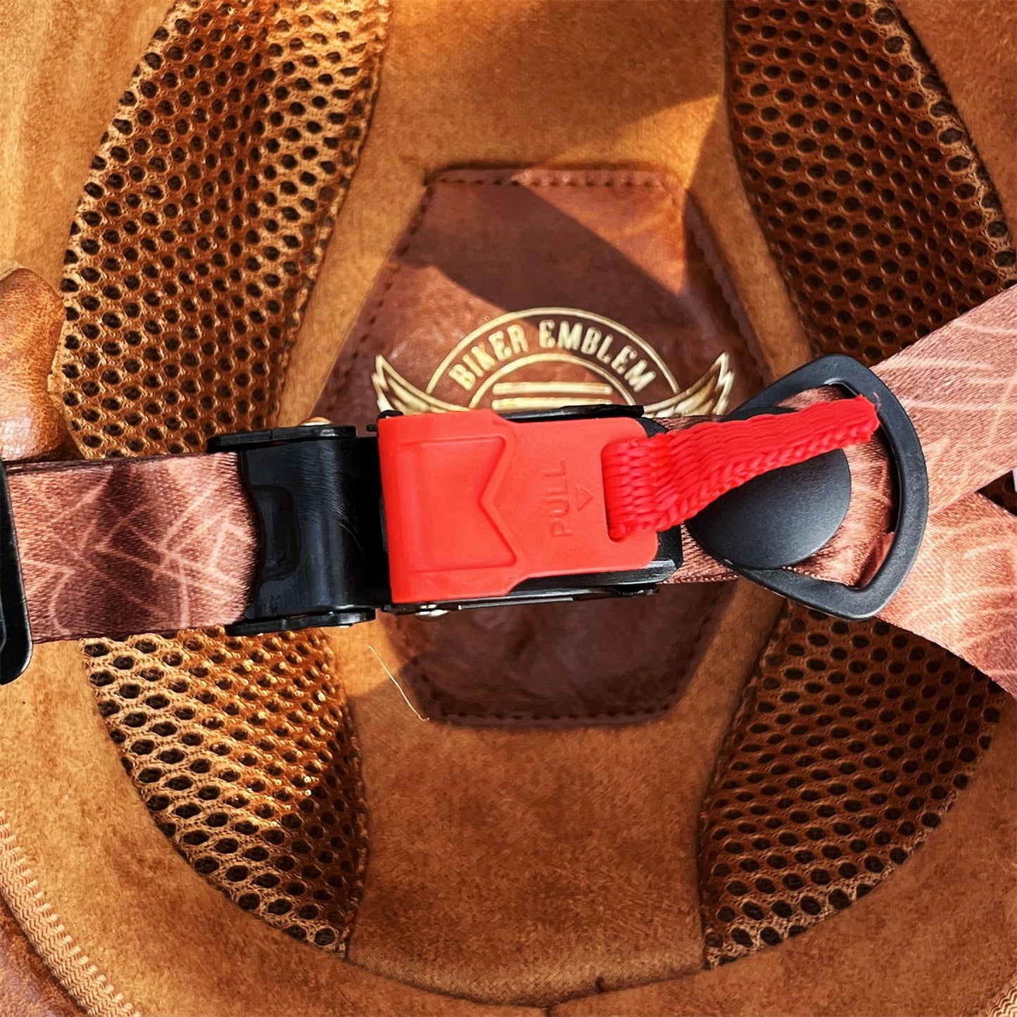 Motorradhelm im Basecap Style mit blau getöntem Visier