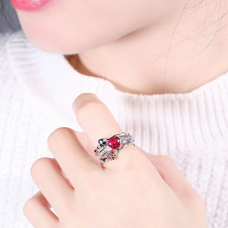 Totenkopf-Zirkon-Ring