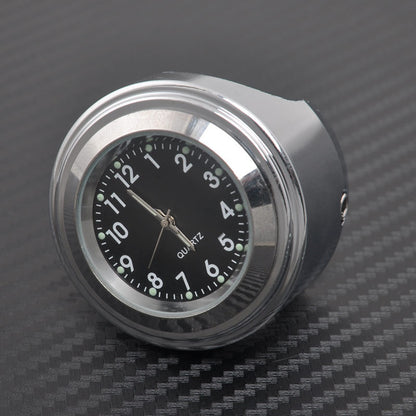 Analoge Lenkeruhr und Thermometer in Chrom