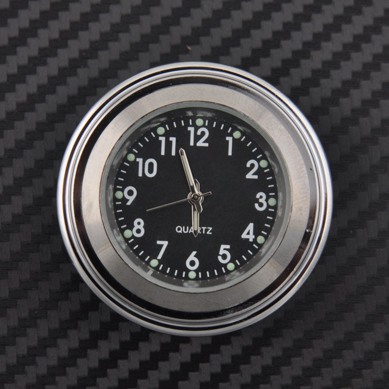 Analoge Lenkeruhr und Thermometer in Chrom