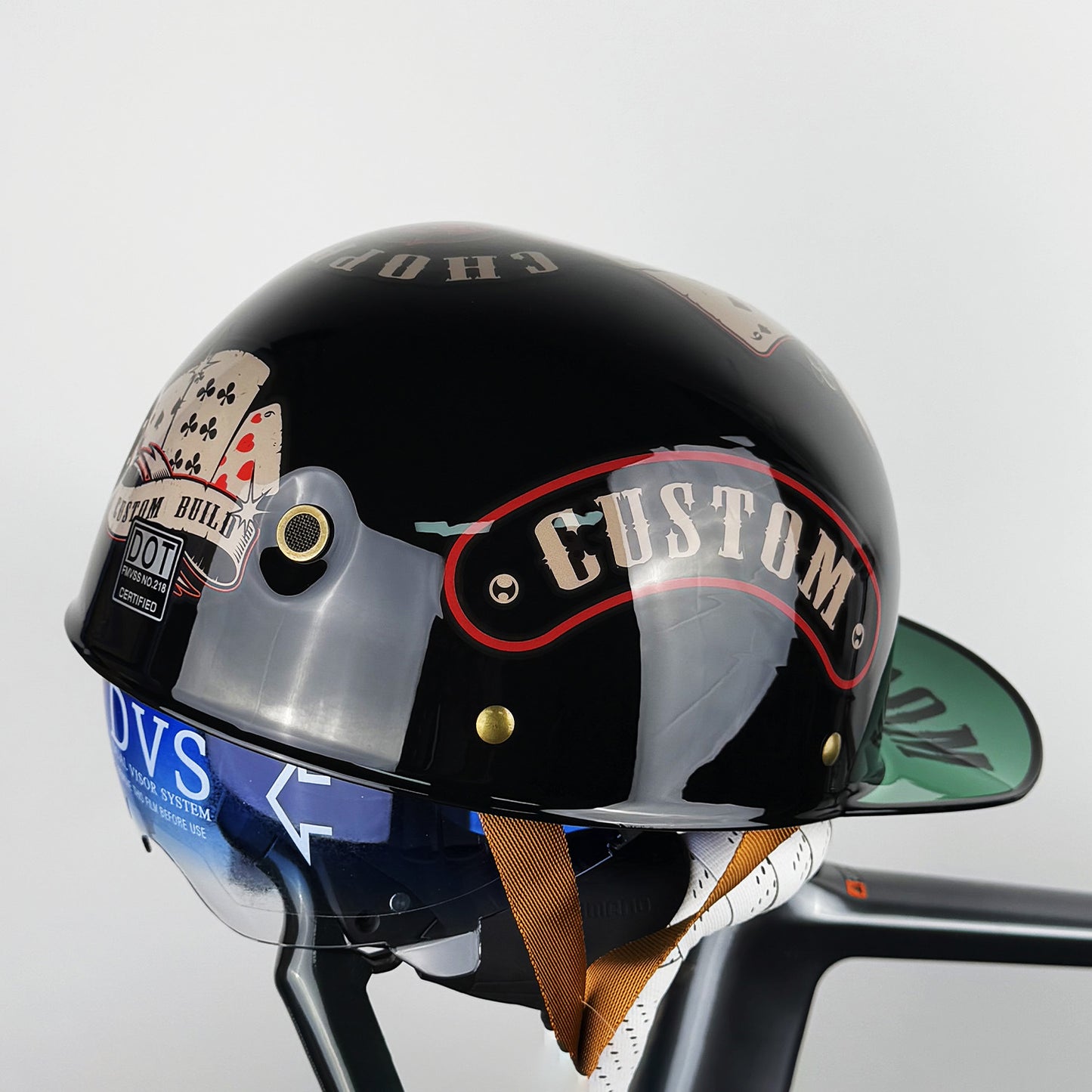 Motorradhelm im Basecap Style mit blau getöntem Visier