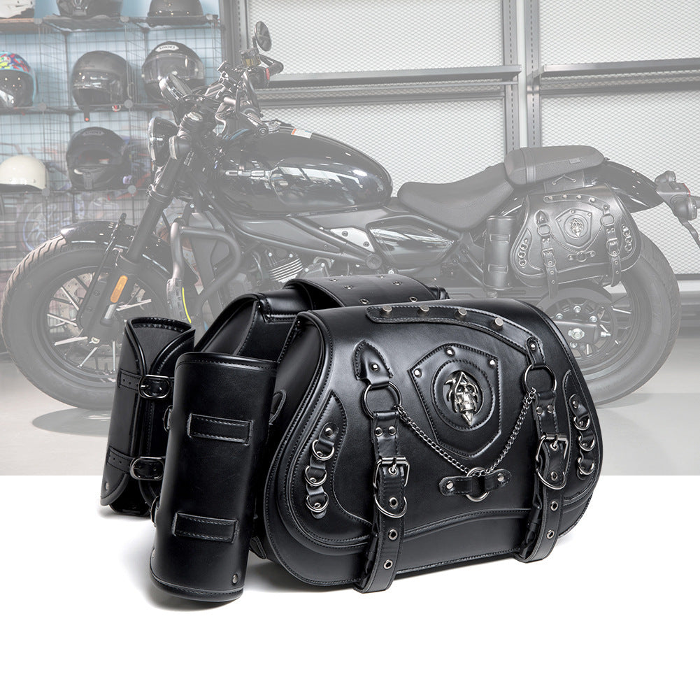 Motorradtaschen im rockigen Stil